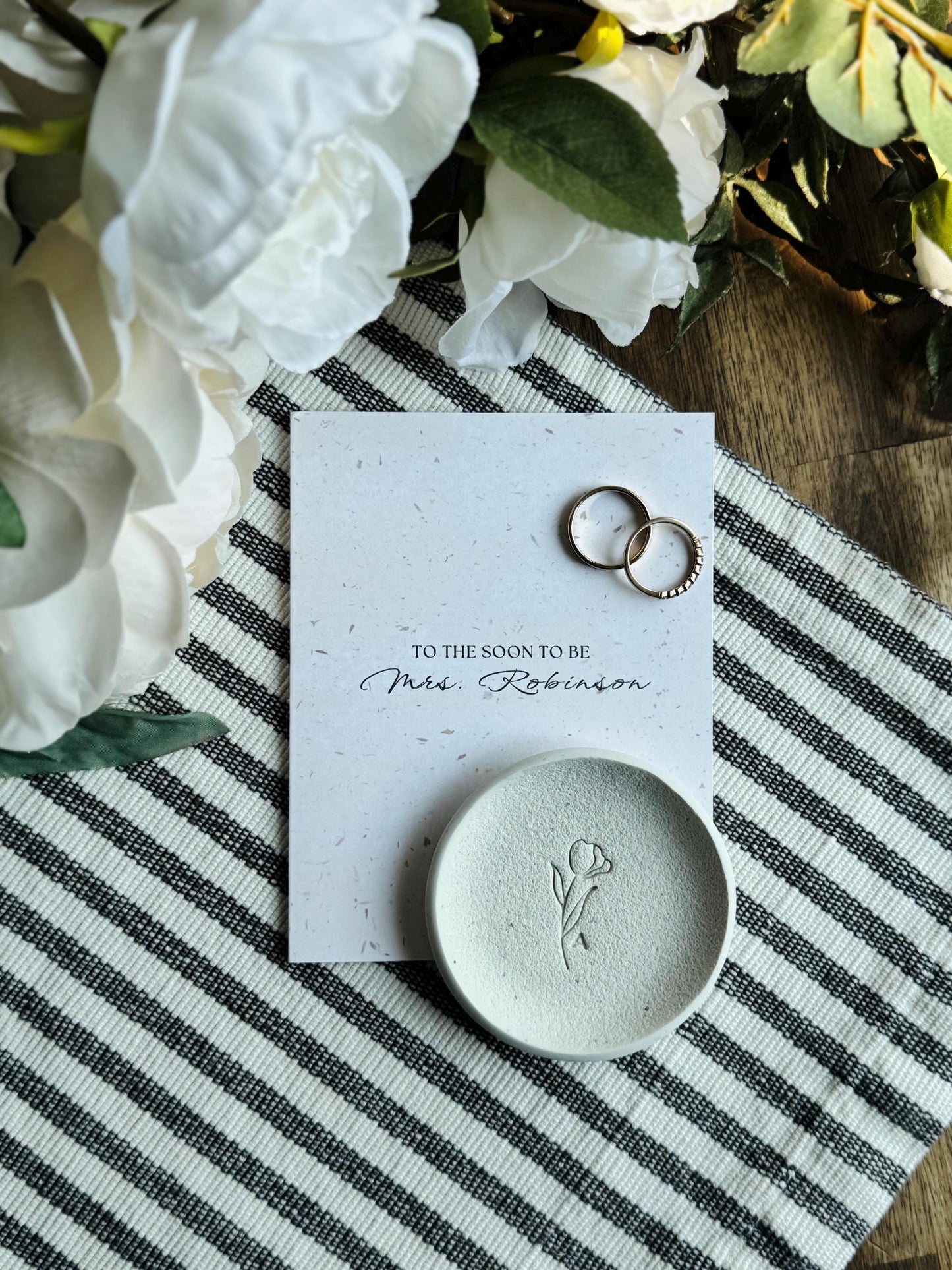 Personalized Bride Ring Dish Gift Set |Wedding Gift | Engagement Gift | Bridal Shower Gift | Gift for the Bride | Mrs card | Last name Bride