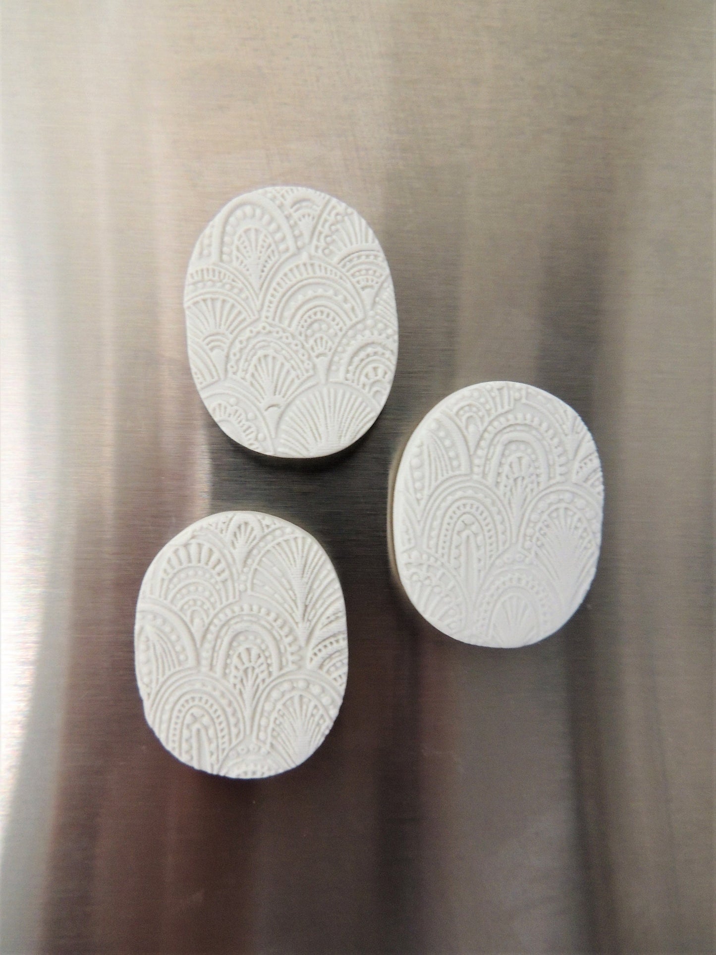 magnet with arch abstract patterns