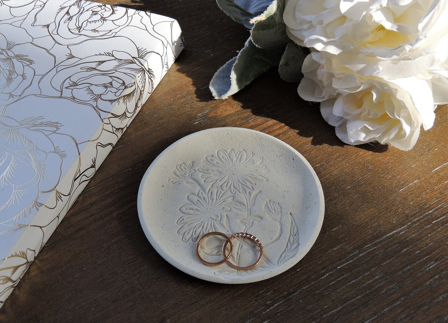 flower garden dish in white speckled clay