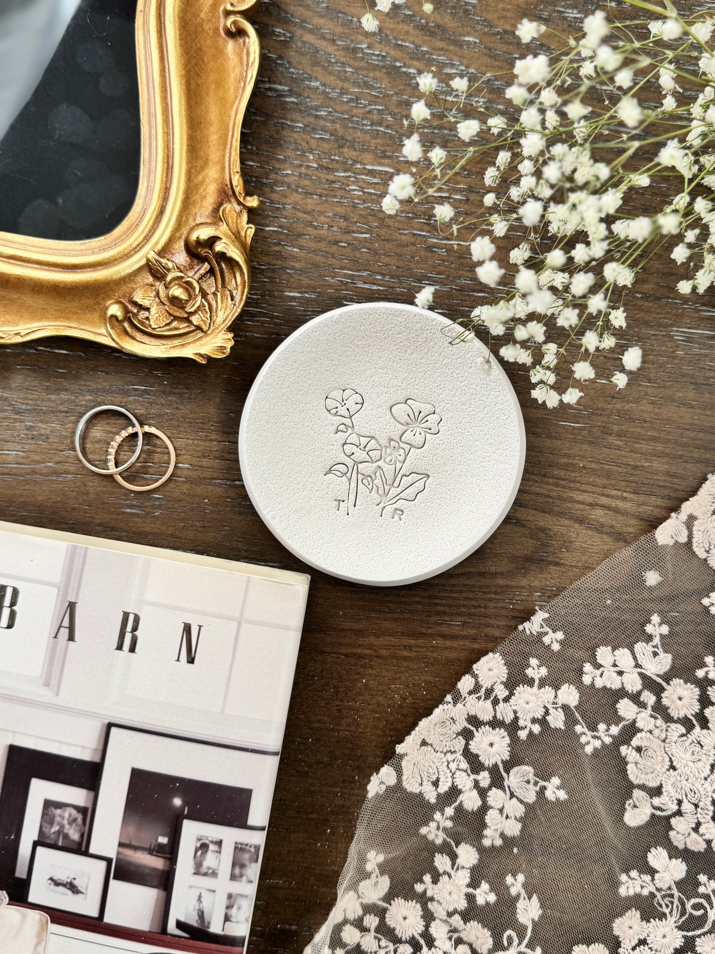 Mom’s Bouquet Birth Flower Personalized Ring Dish