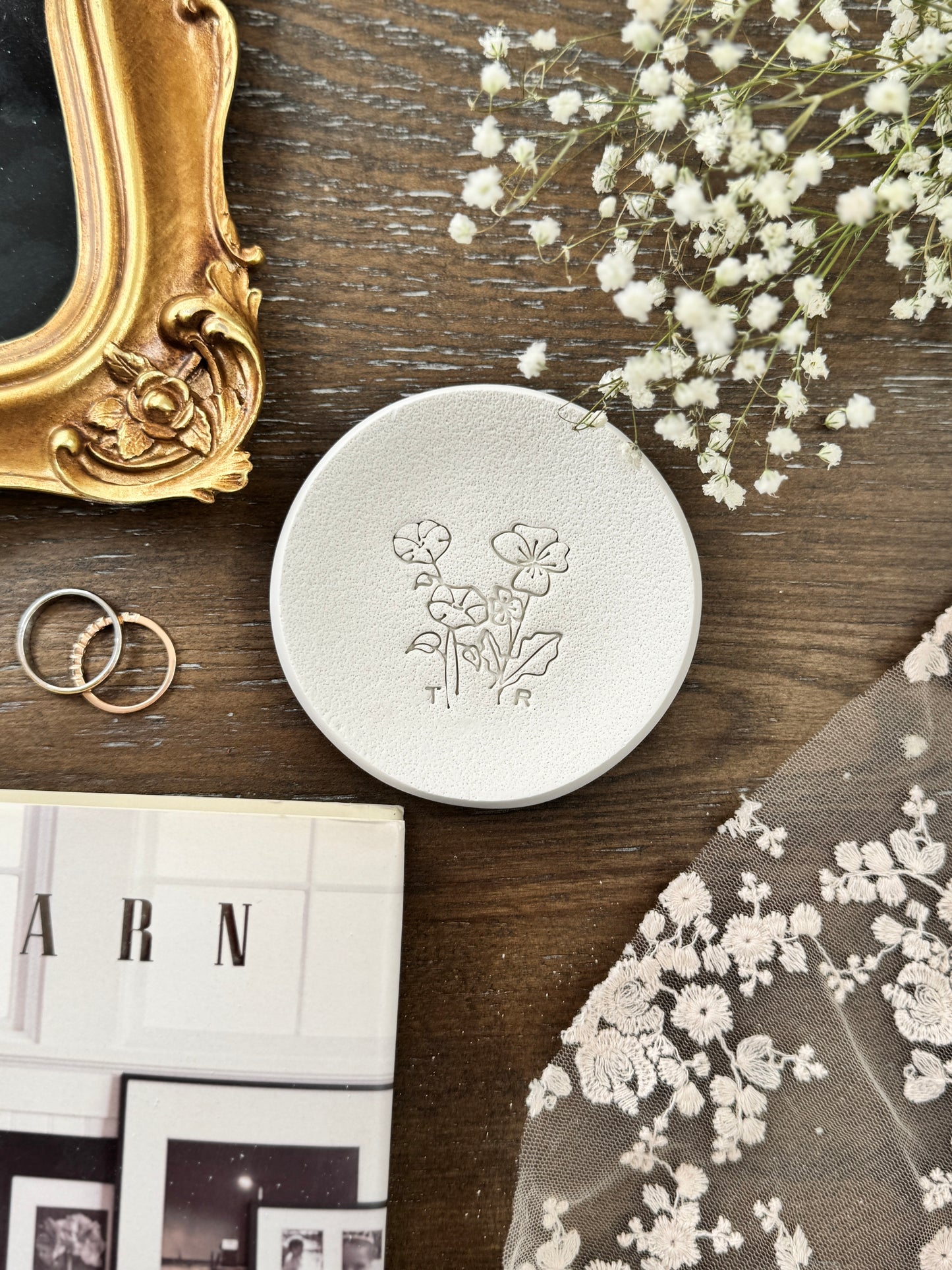 Mom’s Bouquet Birth Flower Personalized Ring Dish