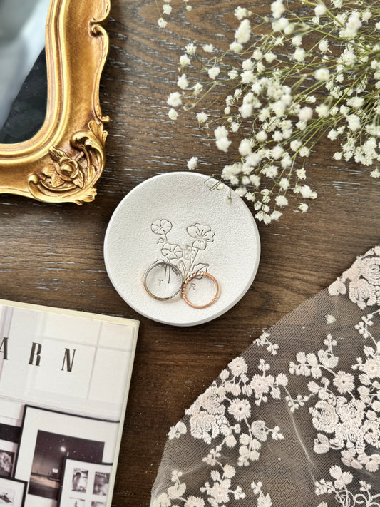 Mom’s Bouquet Birth Flower Personalized Ring Dish