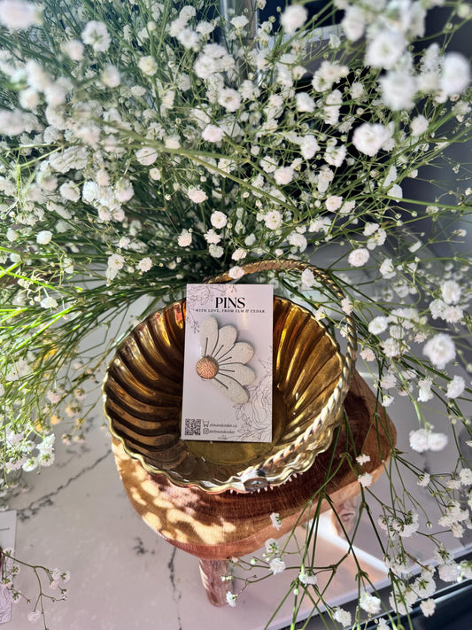 Daisy Clay Pin | Clay Brooch | Elegant Accessories | Unique Wedding Favours | Teacher Gifts