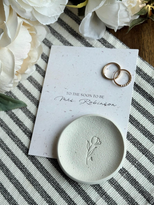 Personalized Bride Ring Dish Gift Set |Wedding Gift | Engagement Gift | Bridal Shower Gift | Gift for the Bride | Mrs card | Last name Bride