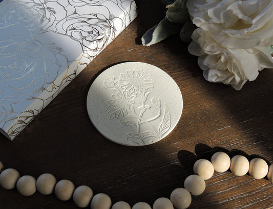 floral coaster with flowers in white