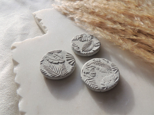 magnet with tropical leaf pattern, monstera, fern