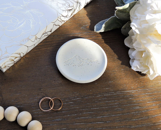 jewelry dish with mountain theme in white speckle clay