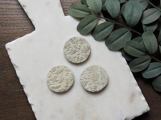 sage green magnet with flower 3D design